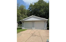 304 N Highland Ave, Sioux Falls, SD 57103