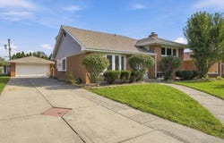 10029 Kedvale Avenue, Oak Lawn, IL 60453