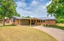 105 Sargent Ave, Ballinger, TX 76821