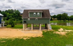 451 Riverway Dr., Doniphan, MO 63935