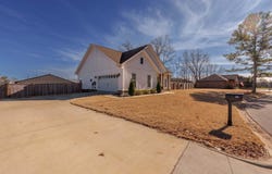 104 E Bailey Springs Dr, Florence, AL 35634