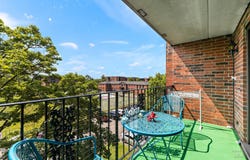 9346 Landings Lane, Des Plaines, IL 60016