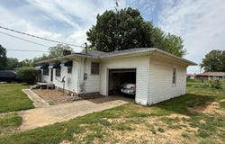 204 E 12th Street, Huntingburg, IN 47542