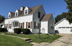 1405 CAROLINE Avenue, Clinton, IA 52732