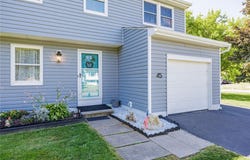 45 Coachlight Circle, Farmington, NY 14425