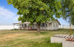 279 Carlsonia Rd, Zillah, WA 98953
