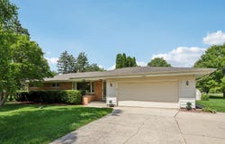 8173 S 28th St, Franklin, WI 53132