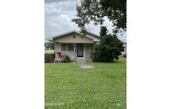 202 Commercial Street, Oswego, KS 67356