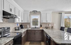 22 Connecticut Ave, Middletown, RI 02842