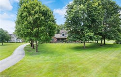 6180 Edison Street NE, Hartville, OH 44632