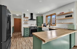 W173n4845 Crabapple Ct, Menomonee Falls, WI 53051
