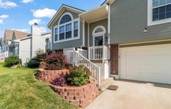 321 NE Woodbury Drive, Lee's Summit, MO 64086