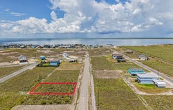 154 W Pin Oak Ln, ROCKPORT(HOLIDAY BEACH), TX 78382