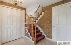 10 Lauri Lane, Middlesex, NJ 08846