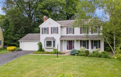 77 Rotterdam Drive, Bethlehem, NY 12077