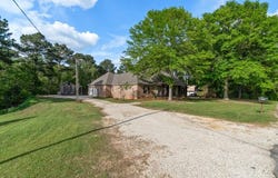 131 Violet Dr, Laurel, MS 39443