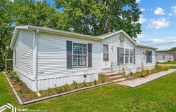 45 Village Court, Mediapolis, IA 52637
