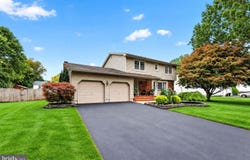 41 WOLFPACK Road, HAMILTON, NJ 08619