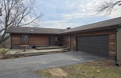 12351 E 820th St, Colchester, IL 62326