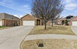 813 Chase Circle, Hurst, TX 76053