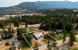 186 Elk Rd, Moyie Springs, ID 83845