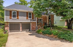 13924 S Summertree Lane, Olathe, KS 66062