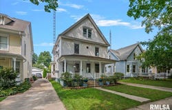 815 S DOUGLAS Avenue, Springfield, IL 62704