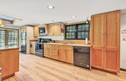 201 Hattertown Road, Newtown, CT 06470