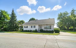 1002 Lincoln Avenue, Wapakoneta, OH 45895