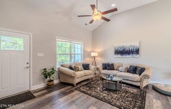 229 Edgewood Ave, Clinton, TN 37716