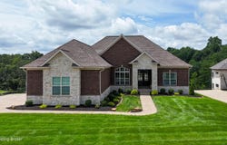 8022 Wooded Ridge Dr, Louisville, KY 40214
