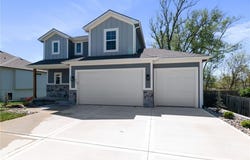 407 Sixth Street, Smithville, MO 64089
