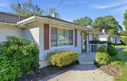 1967 E La Salle Ave, Mishawaka, IN 46545