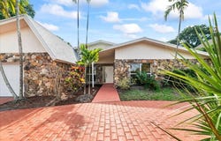 8600 Gatehouse Rd, Plantation, FL 33324