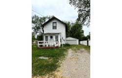 1013 E 10th Street N, Newton, IA 50208