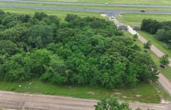 100 Oakridge Cir, Mabank, TX 75147