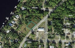 709 Ryan Dr, Carrabelle, FL 32322
