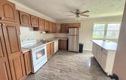 1002 ELM Street, Marion, IL 62959