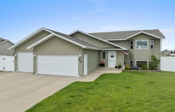 3400 15TH ST, Minot, ND 58701