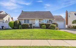 38 Croyden Lane, Hicksville, NY 11801