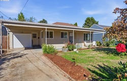 1243 NE 9TH Ave, McMinnville, OR 97128