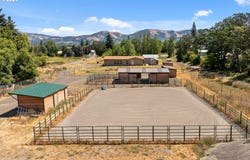 1682 MARKHAM RD, Hood River, OR 97031