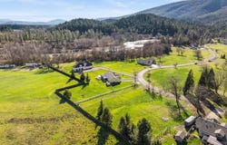 527 E Forks Circle, Cave Junction, OR 97523