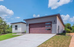 320 Kahana LN, Bastrop, TX 78602