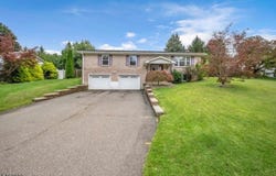 9 Douglas Ln, Washington Twp., NJ 07882-2301