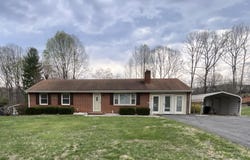 400 Woodland Cir, Lynchburg, VA 24502