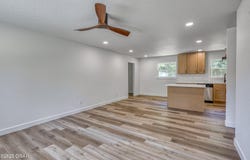 128 E Splitlog Avenue, Goodman, MO 64843