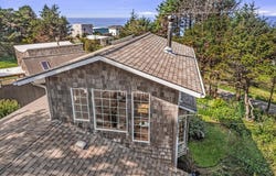647 PACIFIC VIEW Dr, Yachats, OR 97498