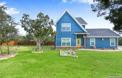 1009 EAGLE FLIGHT DR, Canyon Lake, TX 78133-2004