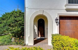 3215 W DE LEON STREET, TAMPA, FL 33609